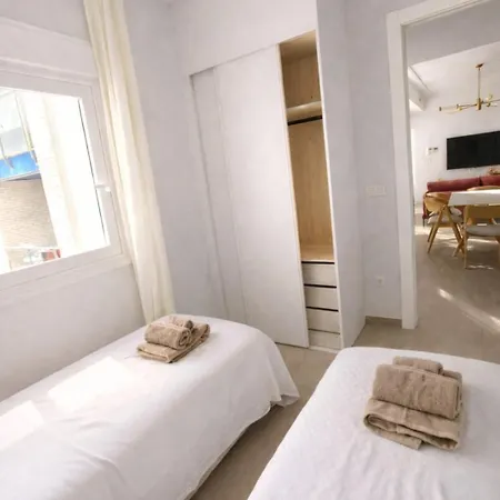 Sunny Waves Apt. 3br, 2baths, Ac & Heated Pool Torrevieja